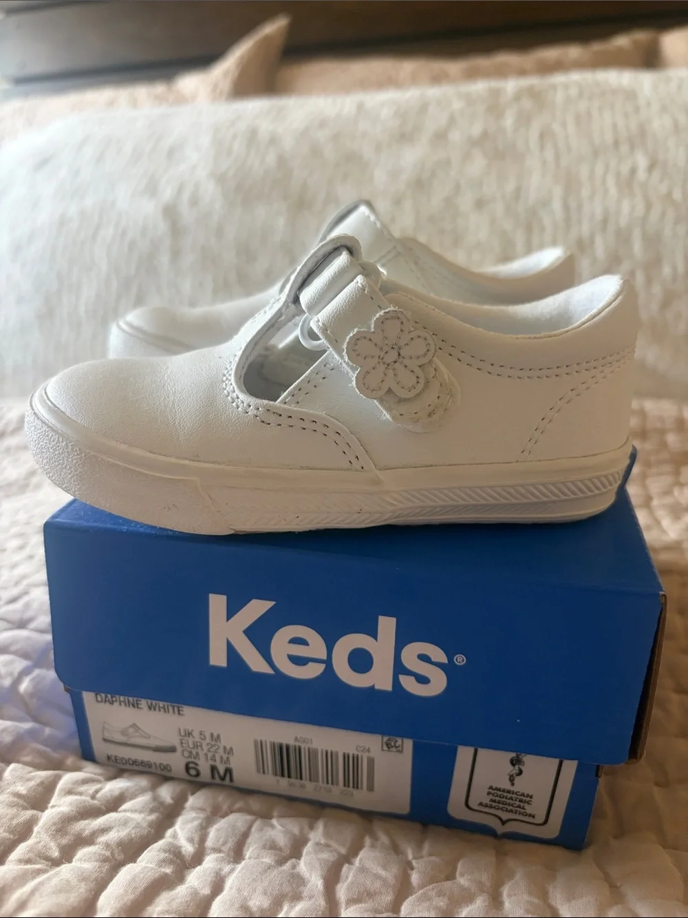 Keds White Mary Jane Shoes with Flower Accent, toddler 6M
